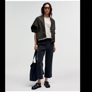 Lululemon Softstreme High-Rise Straight-Leg Cropped Pant in black, size 4